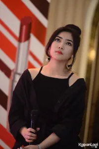 Foto Isyana Sarasvati