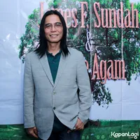 Foto James F Sundah