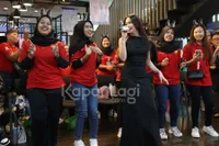 Foto Lady Rara Dan Fans