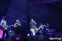 Foto Maliq D Essentials