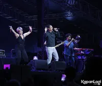 Foto Maliq D Essentials