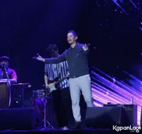 Foto Maliq D Essentials
