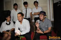 Foto Maliq and D Essentials