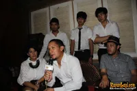 Foto Maliq and D Essentials