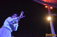 Foto Maliq and D Essentials