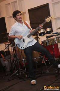 Foto Maliq and D Essentials