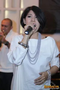 Foto Maliq and D Essentials