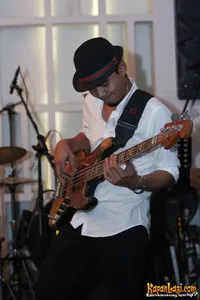 Foto Maliq and D Essentials