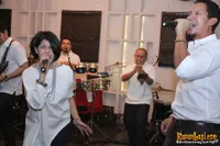 Foto Maliq and D Essentials