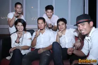 Foto Maliq and D Essentials