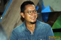 Foto Maliq and D Essentials