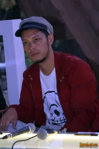 Foto Maliq and D Essentials