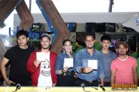 Foto Maliq and D Essentials