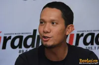 Foto Maliq and D Essentials