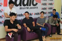 Foto Maliq and D Essentials