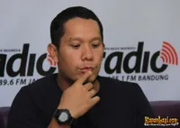 Foto Maliq and D Essentials