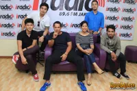 Foto Maliq and D Essentials