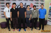 Foto Maliq and D Essentials