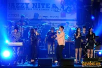 Foto Maliq and D Essentials