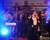 Foto Maliq and D Essentials