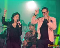 Foto Maliq and D Essentials