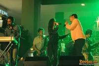 Foto Maliq and D Essentials