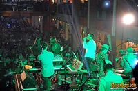 Foto Maliq and D Essentials