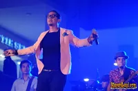 Foto Maliq and D Essentials