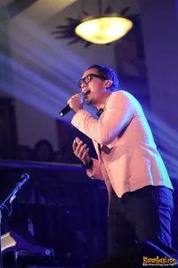 Foto Maliq and D Essentials