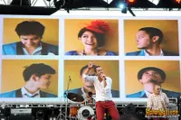 Foto Maliq and D Essentials