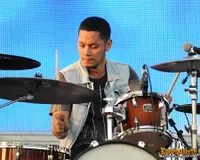 Foto Maliq and D Essentials