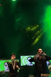 Foto Maliq and D Essentials