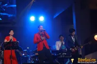 Foto Maliq and D Essentials