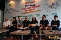 Foto Maliq and D Essentials