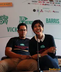 Foto Maliq and D Essentials