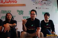 Foto Maliq and D Essentials