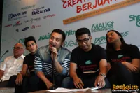 Foto Maliq and D Essentials