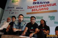 Foto Maliq and D Essentials