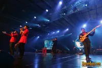 Foto Maliq and D Essentials