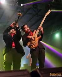 Foto Maliq and D Essentials