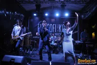 Foto Maliq and D Essentials