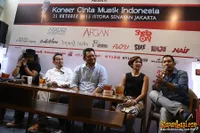 Foto Maliq and D Essentials