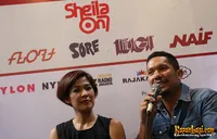 Foto Maliq and D Essentials