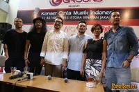 Foto Maliq and D Essentials