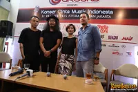 Foto Maliq and D Essentials