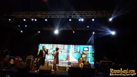 Foto Maliq and D Essentials