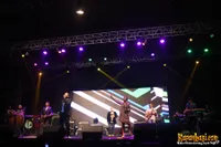 Foto Maliq and D Essentials