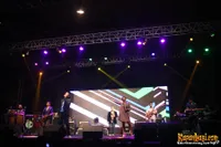 Foto Maliq and D Essentials