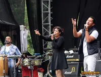 Foto Maliq and D Essentials