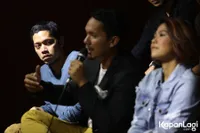 Foto Maliq and D Essentials